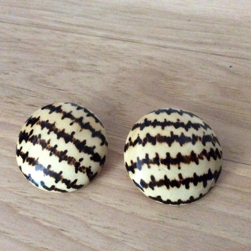 Vintage chunky pierced earrings
